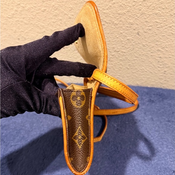 Louis Vuitton Monogram Pochette Twin PM with Removable Strap - Picture 9 of 13